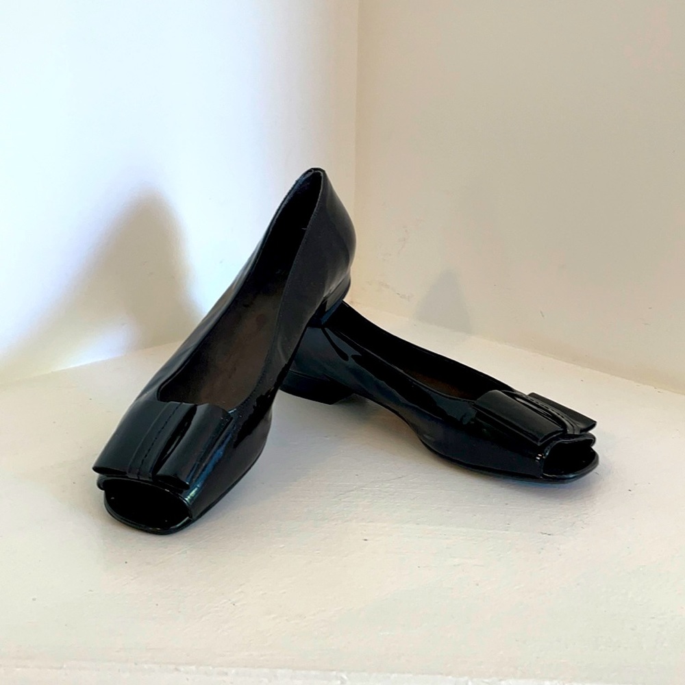 Stuart Weitzman Patent Leather Bow Flats in Black
